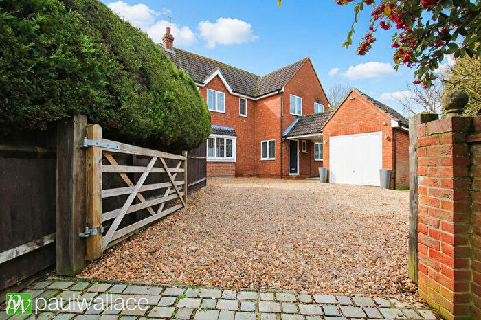 4 Bedroom Detached House For Sale In St. Davids Drive, Broxbourne, EN10