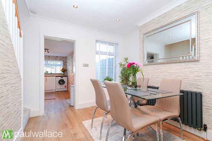 2 Bedroom End Of Terrace House For Sale In Burford Street, Hoddesdon, EN11