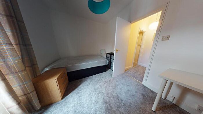 2 Bedroom Terraced House To Rent In Kelsall Road, Hyde Park, Leeds, LS6