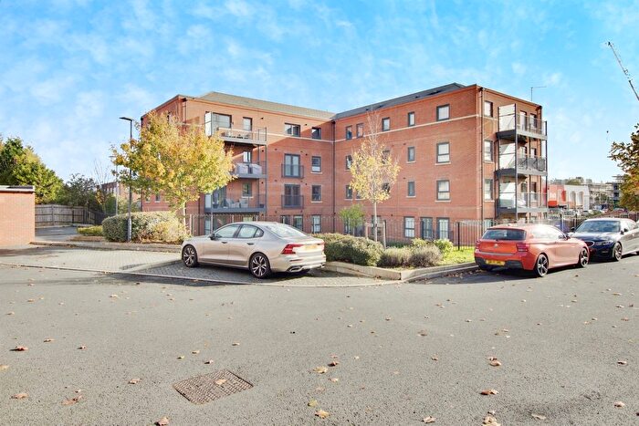 2 Bedroom Flat For Sale In Bridge Road East, Welwyn Garden City, AL7