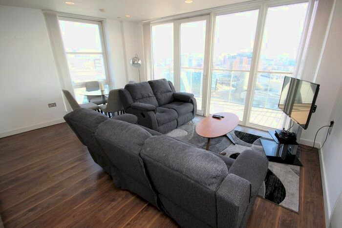 2 Bedroom Flat To Rent In Number One, Media City Uk, Salford, M50