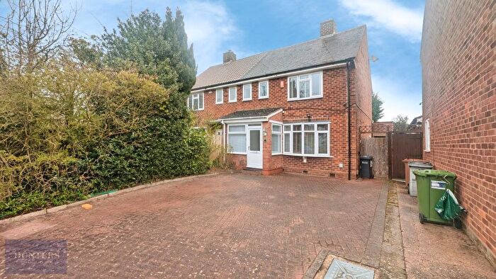 3 Bedroom Semi-Detached House To Rent In Redlands Close, Solihull, B91