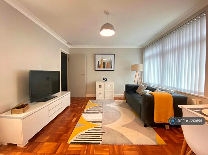 1 Bedroom Flat To Rent In Hurst Court, London, SE25