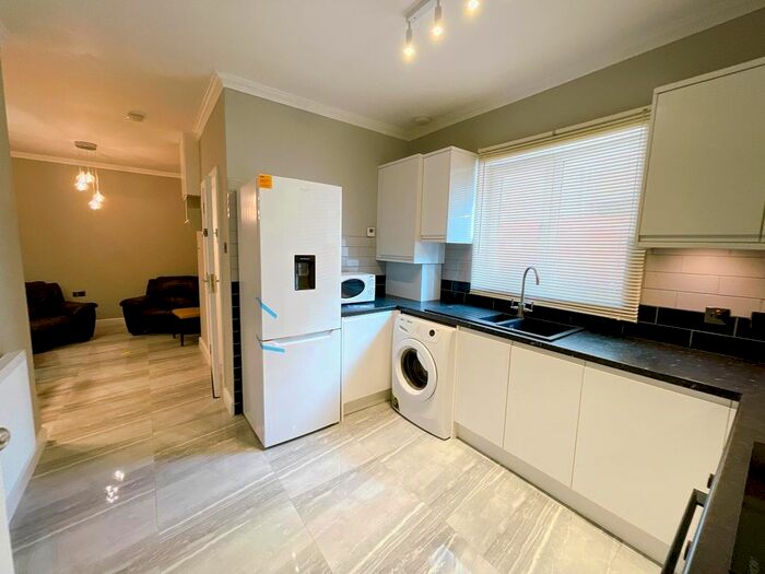 3 Bedroom Flat To Rent In Uxbridge Road, Hanwell, W7