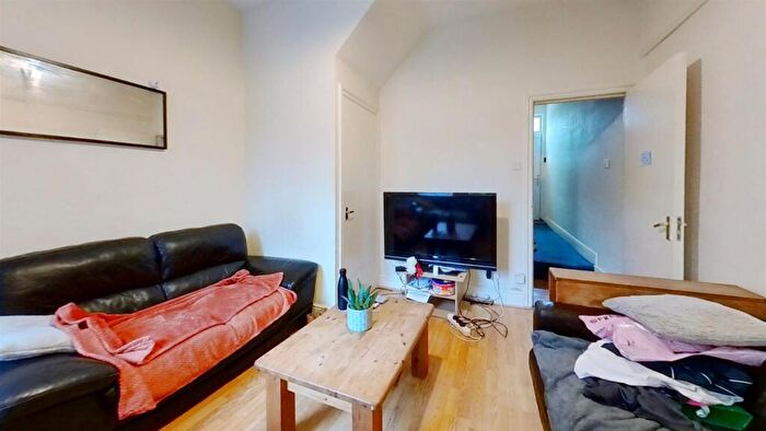 6 Bedroom House To Rent In Dawlish Road, Birmingham, West Midlands, B29