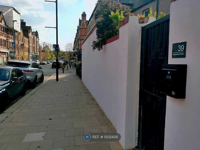 2 Bedroom Bungalow To Rent In Staplehurst Road, London, SE13