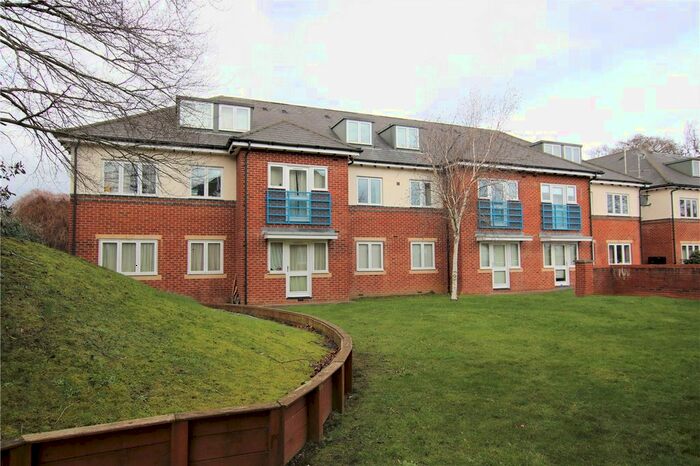 2 Bedroom Flat To Rent In Hare Warren Court, Marshland Square, Emmer Green, Reading, RG4
