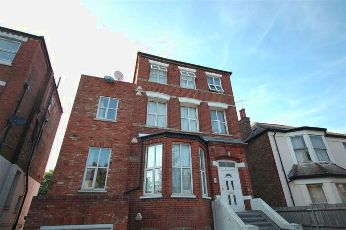 4 Bedroom Flat To Rent In Crescent Road, London, N3