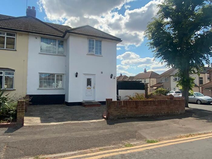 4 Bedroom Semi-Detached House For Sale In Elm Park, Hornchurch, RM12