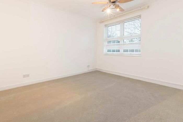 4 Bedroom House To Rent In Cotswold Close, Kingston Upon Thames, KT2