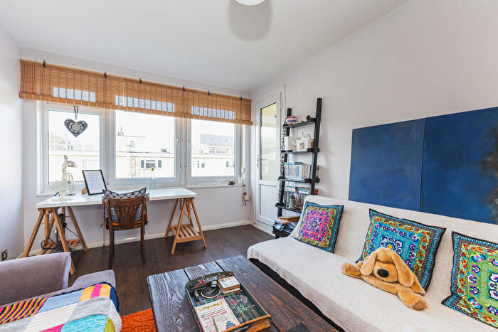 1 Bedroom Flat To Rent In Falstaff House, Arden Estate, London, N1