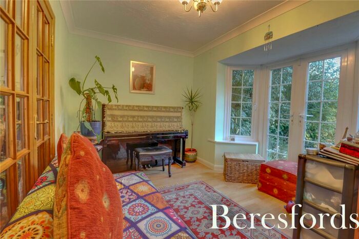 4 Bedroom Detached House For Sale In Glanmead, Shenfield, CM15