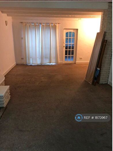 3 Bedroom Semi Detached House To Rent In Kingstanding Road, Birmingham, B44