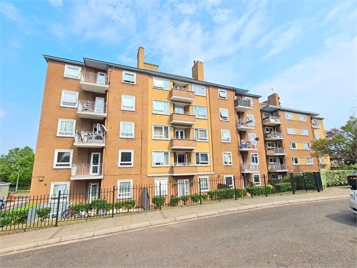2 Bedroom Flat To Rent In Tulse Hill, Brixton, London, SW2