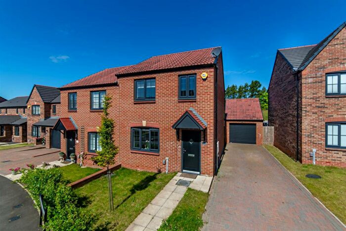 3 Bedroom Semi-Detached House For Sale In Woodbury Grove, Cramlington, NE23