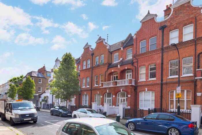 2 Bedroom Flat To Rent In Fairholme Road, London, W14