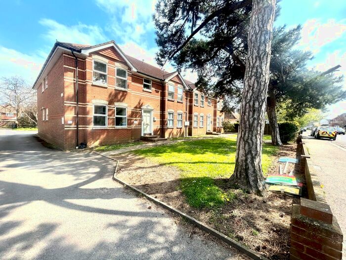 1 Bedroom Flat To Rent In Dominion Road, Broadwater, Worthing, BN14