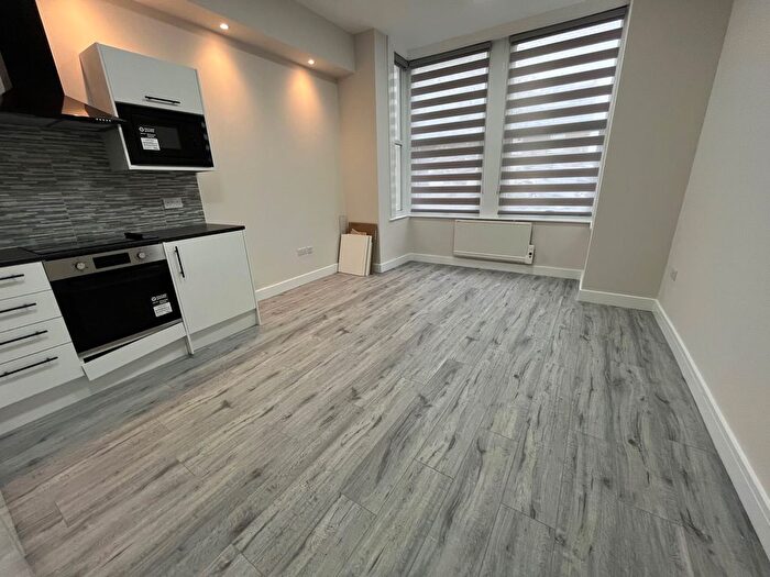 1 Bedroom Flat To Rent In Greenhill Park, London, NW10