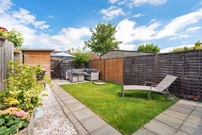 3 Bedroom Terraced House For Sale In Gaston Bridge Road, Shepperton, Surrey, TW17