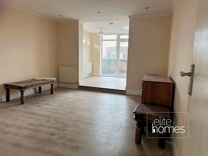 2 Bedroom Flat To Rent In York Street, Twickenham, TW1