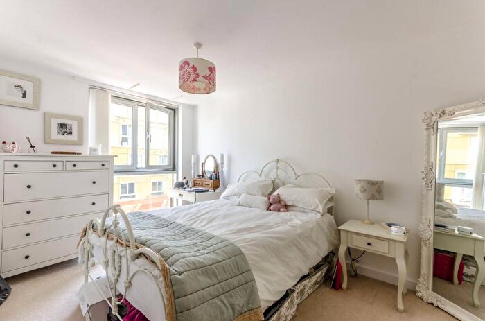 2 Bedroom Flat To Rent In Carronade Court, Holloway, London, N7