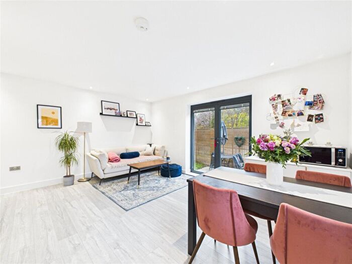 2 Bedroom Apartment For Sale In Whitefield Road, Bristol, BS5