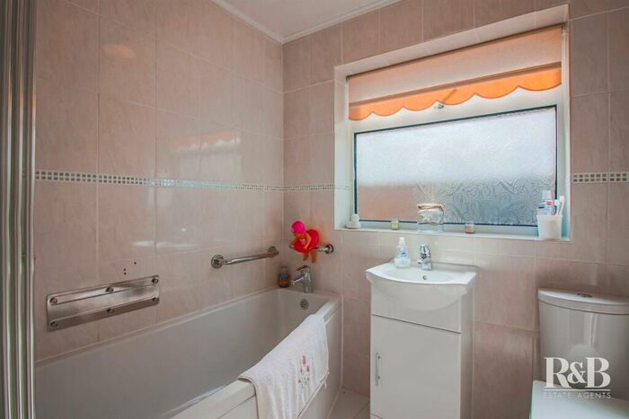 3 Bedroom Detached Bungalow For Sale In Hexham Road, Morecambe, LA4