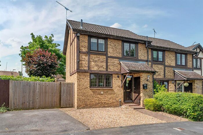 2 Bedroom End Of Terrace House To Rent In Morley Close, Yateley, Hampshire, GU46