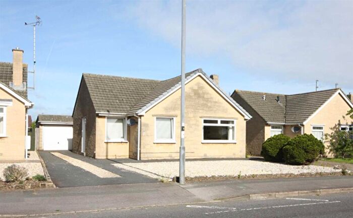 3 Bedroom Detached Bungalow For Sale In Thames Avenue, Greenmeadow, SN25