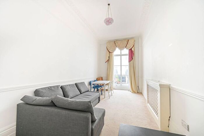 1 Bedroom Flat For Sale In Gloucester Terrace, Lancaster Gate, London, W2