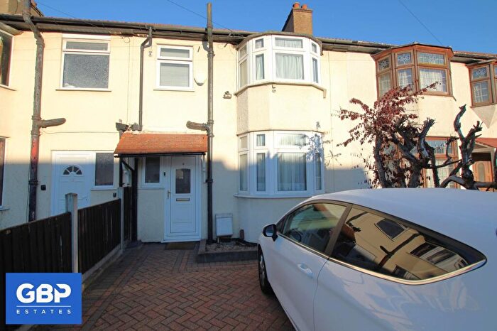 3 Bedroom Terraced House To Rent In Weald Way, Romford, RM7