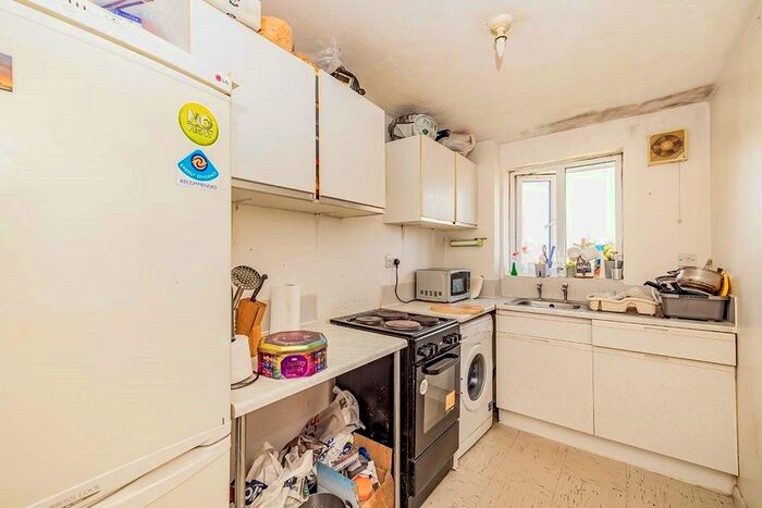 1 Bedroom Flat To Rent In Guernsey House, Pioneer Way, Watford, Hertfordshire, WD18