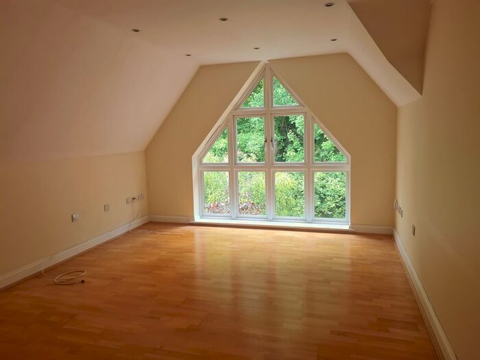 2 Bedroom Flat To Rent In Lower Road, Chorleywood, Rickmansworth, WD3