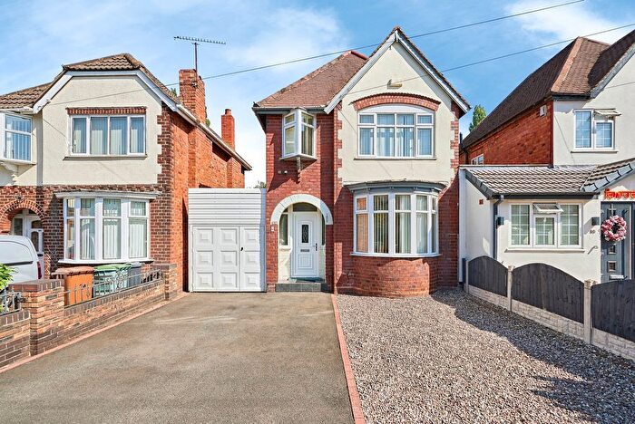 3 Bedroom Detached House For Sale In Delves Crescent, Walsall, West Midlands, WS5