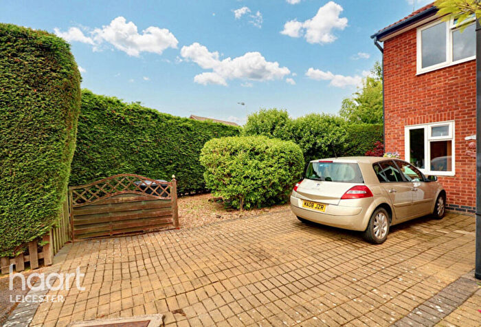 3 Bedroom Semi-Detached House For Sale In Manor Drive, Leicester, LE4