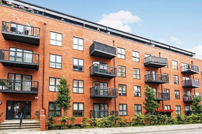 1 Bedroom Flat For Sale In Bennett Court, Pitcher Lane, Ashford, TW15