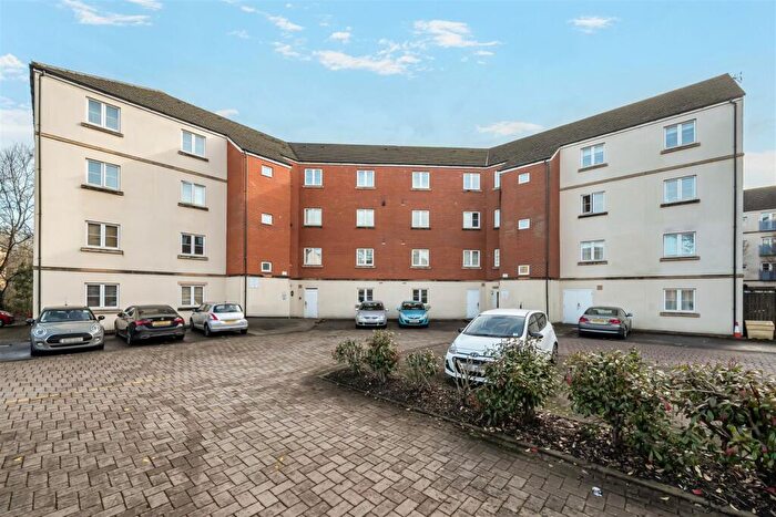 1 Bedroom Apartment For Sale In Arnold Road, Mangotsfield, Bristol, BS16
