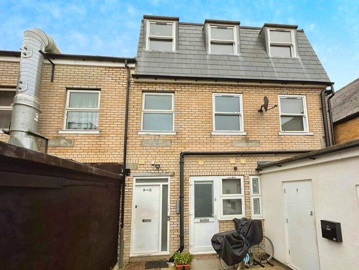 Studio To Rent In Spencer Road, East Molesey, KT8