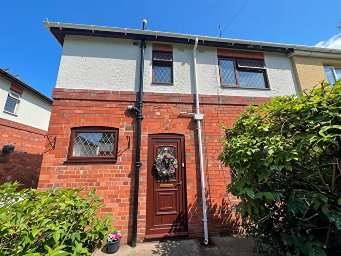 3 Bedroom Semi-Detached House For Sale In Clumber Avenue, Newark, NG24