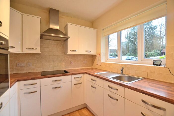 1 Bedroom Flat For Sale In Russell Lodge, Fleet, GU51
