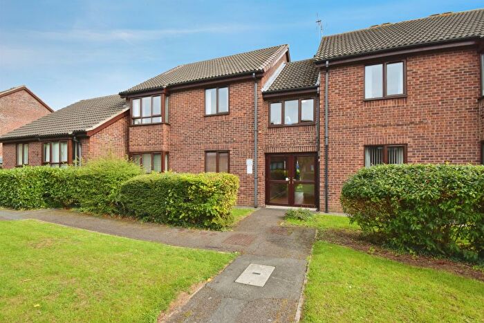 2 Bedroom Flat For Sale In St. Pauls Close, Oadby, Leicester, LE2