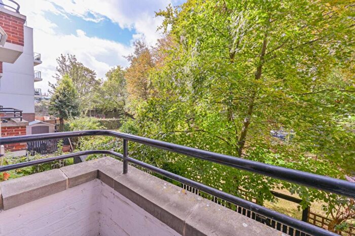 1 Bedroom Flat To Rent In Strasburg Road, , Battersea, London, SW11