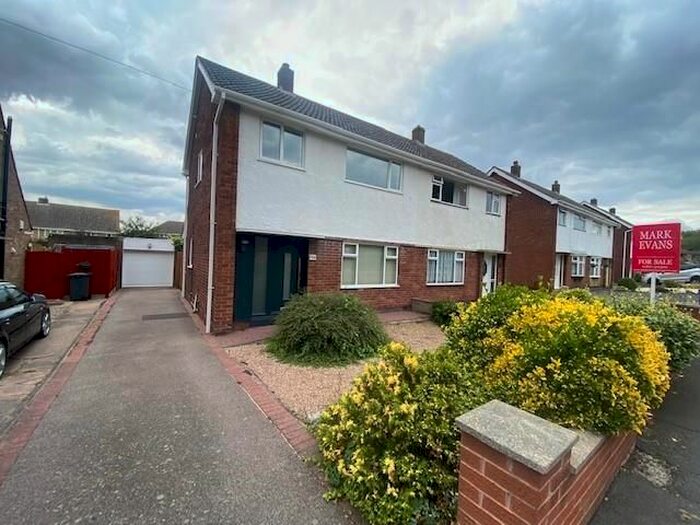 3 Bedroom Semi-Detached House To Rent In Canning Road, Tamworth, Staffordshire, B77