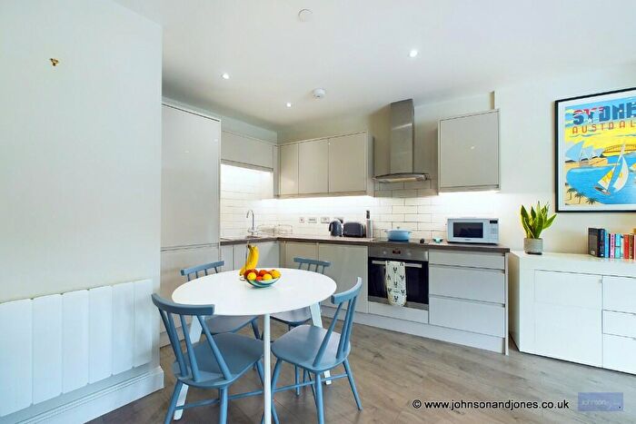 1 Bedroom Flat For Sale In Mead Court, Chertsey, Surrey, KT16