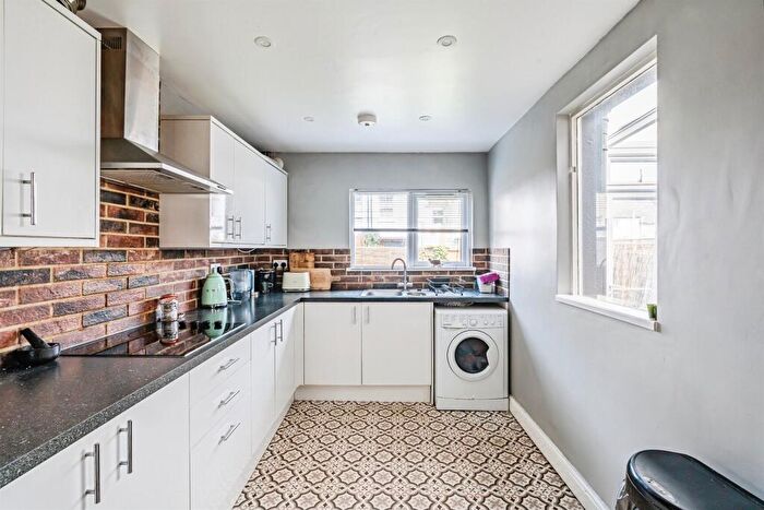 3 Bedroom Terraced House For Sale In Lawes Avenue, Newhaven, BN9