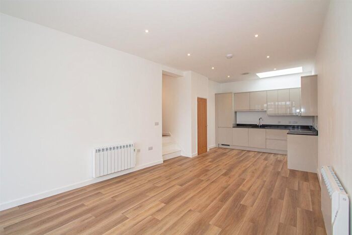 2 Bedroom Flat To Rent In Tregenna Hill, St. Ives, TR26