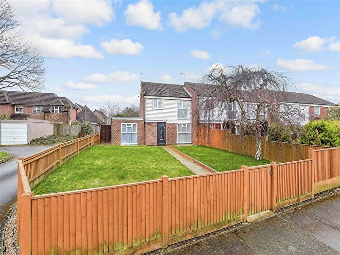 3 Bedroom End Terrace House For Sale In Bolters Road, Horley, Surrey, RH6