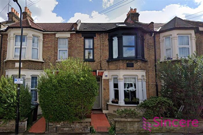2 Bedroom Flat To Rent In Albert Road, Leyton, E10