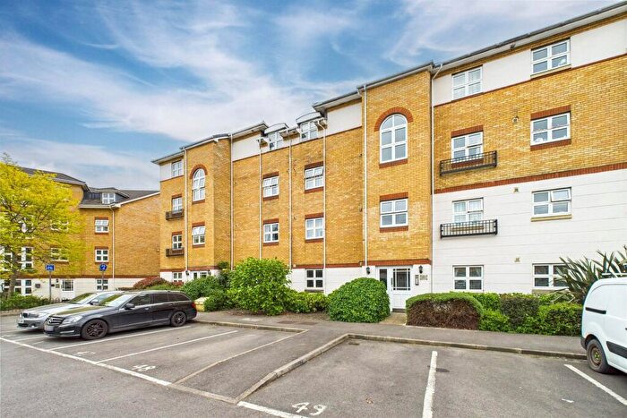 2 Bedroom Apartment For Sale In Ogden Park, Broad Lane, Bracknell, Berkshire, RG12