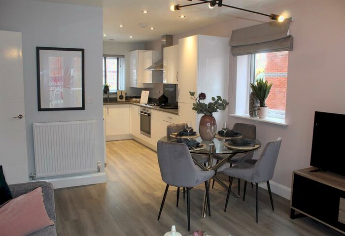 2 Bedroom Flat To Rent In Victoria Crescent, Shirley, Solihull, B90